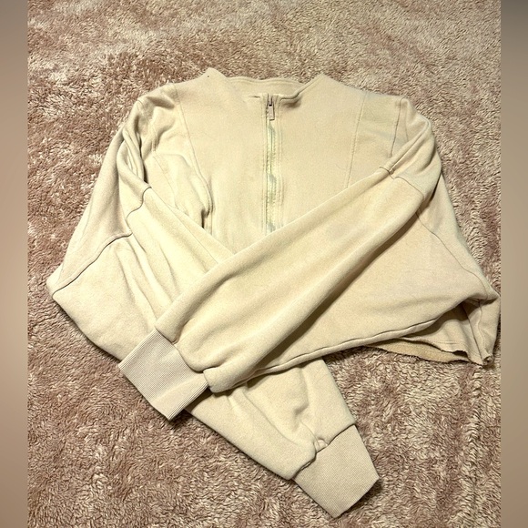 Buff Bunny Berry Ice Threads Crop - Picture 3 of 5